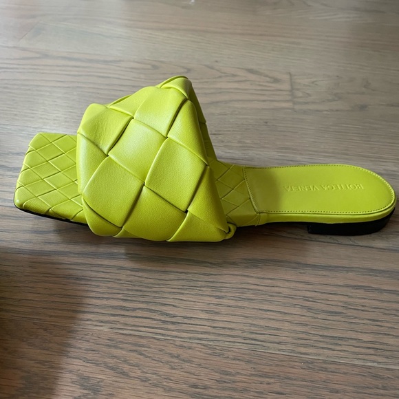 Bottega Veneta Lido Sandal - Picture 12 of 13